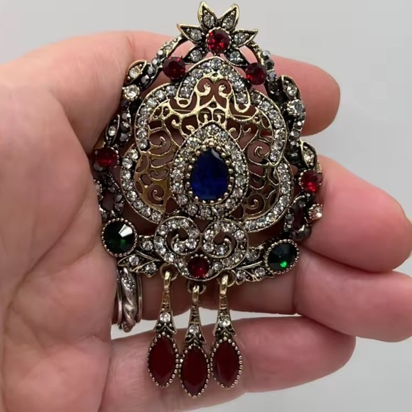 Vintage Baroque Queen Crystal Elegant Brooch - Picture 9 of 10